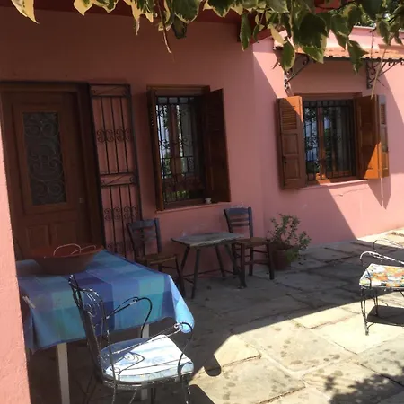 Perky Roses Home, Cozy Version, Seaview, Pelion, Volos, Greece 乡村民宿 Miléai